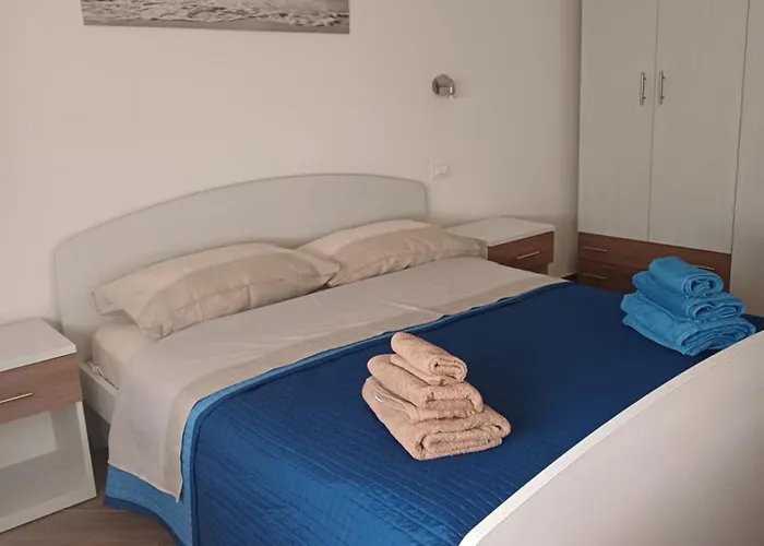 Chiara 로세토데글리아브루찌